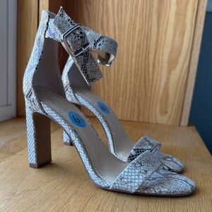 Vince Camuto Snake Heel size 6.5